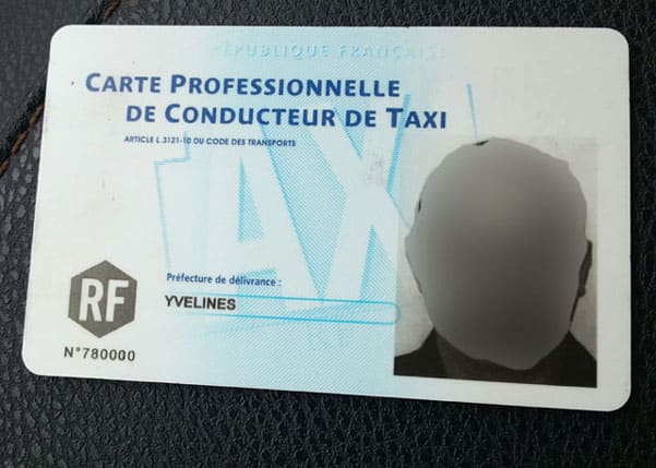 Photo d'une carte professionnelle d'un conducteur de taxi